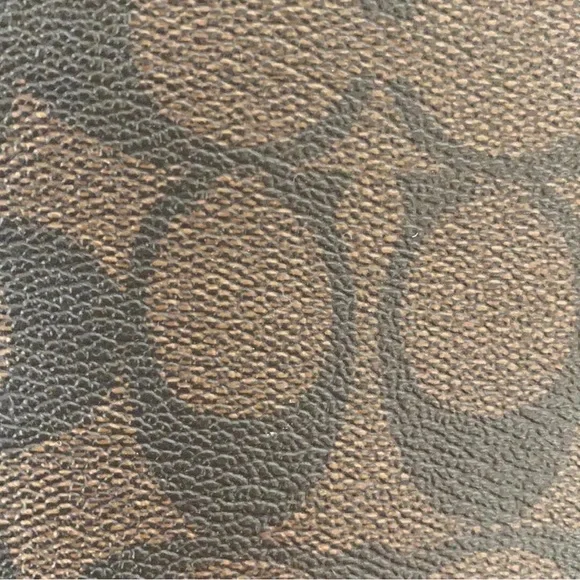 Mini Cally Coach - Sleek Unisex Crossbody Bag - Picture 4 of 6